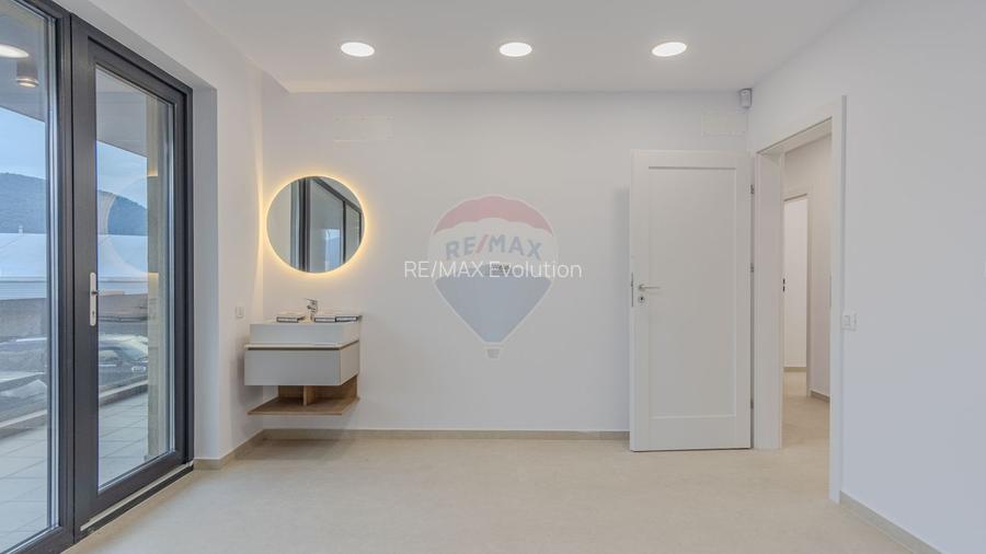 Clinica medicala-9 cabinete- URBAN PLAZA - bloc 15 parter! - 29