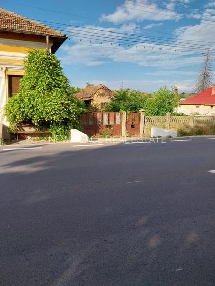 Casa 205 mp | Teren 2.379 mp | Potential comercial | Acces direct DN - 4