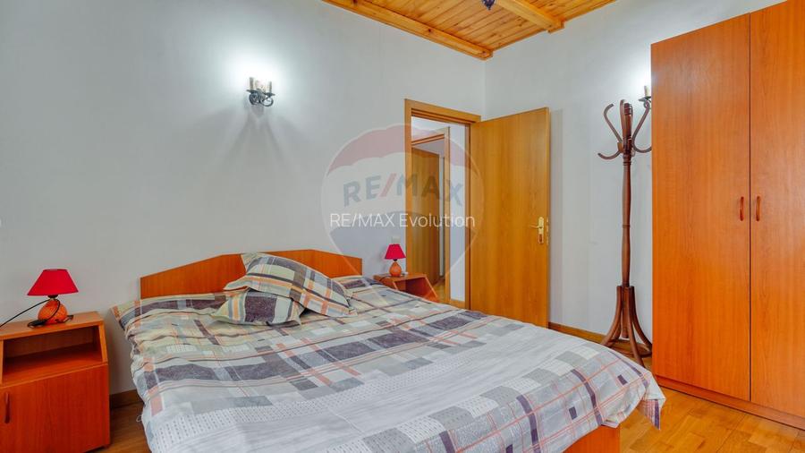 Vilă de vânzare în Predeal – vedere panoramică către pârtia de schi - 16