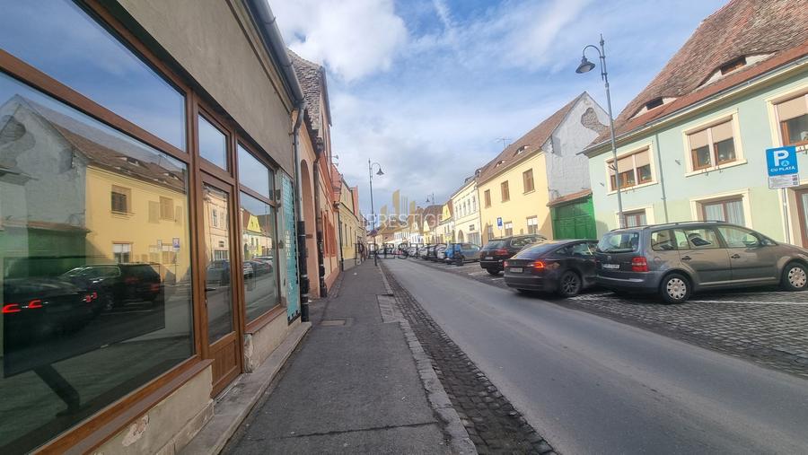 Spațiu comercial de închiriat – Str. 9 Mai, Sibiu | Vitrină la stradă - 2