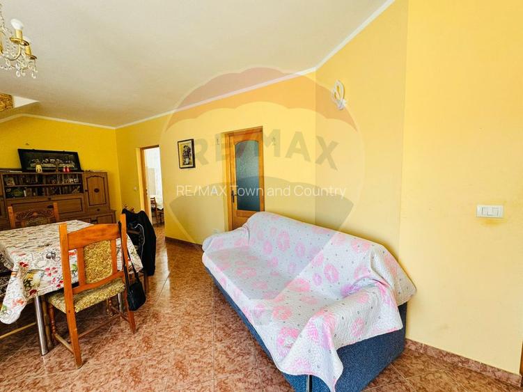 Casă / Vilă cu 5 camere de vânzare - 1