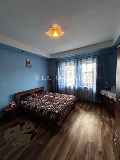 Casa 8 Camere Cu Teren 1500mp In Cermei - 20