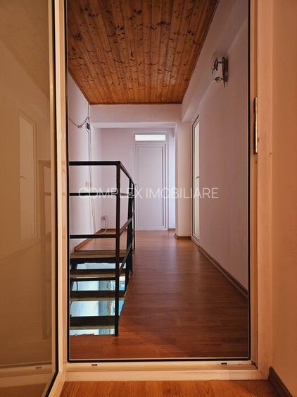 Piata Muncii | 3 minute metrou | Camera la mansarda unei vile pentru o studenta - 7