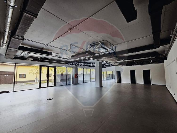 Spațiu comercial - Vitrina - 223 mp - DE INCHIRIAT - zona Garii - 5