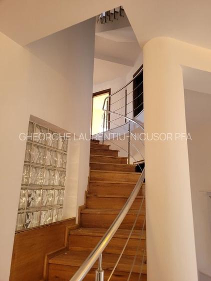 Scoala Americana  de vanzare - 9