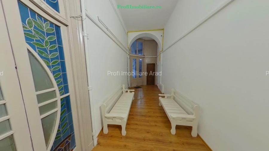 Apartament et.1, luxury class, langa Primarie cu balcon si vedere spre Parc - 2