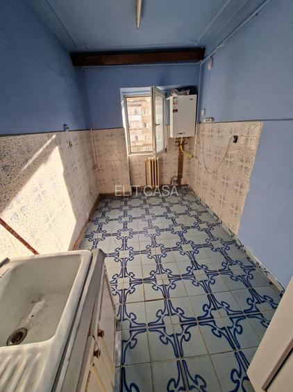 Apartament cu 2 camere decomandat, etaj 3/8, zona Dacia - 9