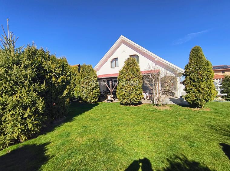 Casa perfectă pentru familie – curte, foișor cu grătar și garaj triplu - 7