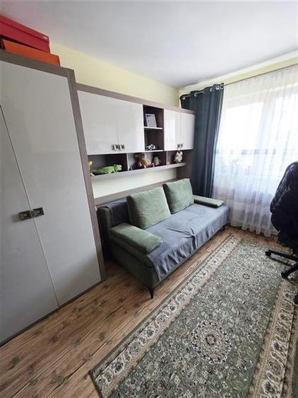 Apartament 4 camere, zona Astra