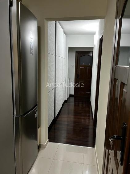 Proprietar, inchiriez apartament cu 3 camere, decomandat - 8