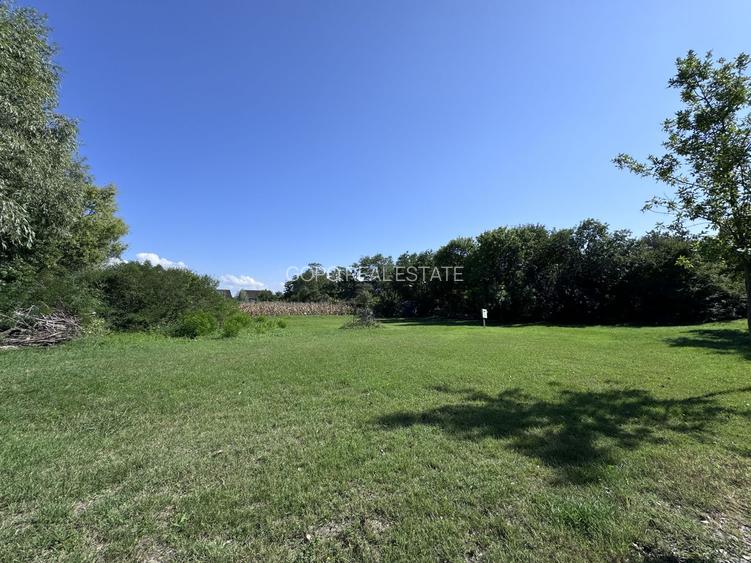 Hotel 25 camere 100 m deschidere DELTA DUNARII teren 12000 mp acces auto - 25