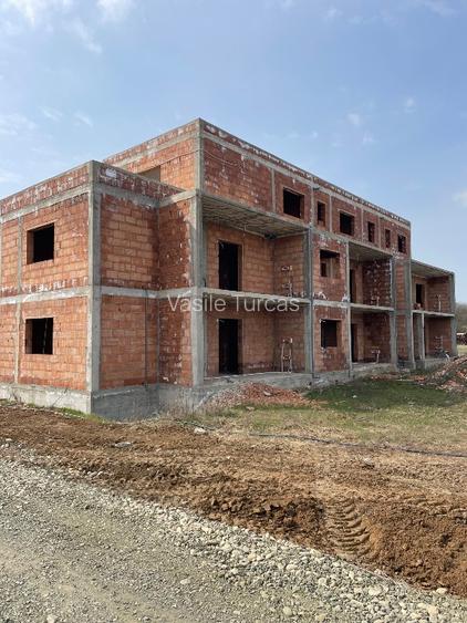 PROPRIETAR, persoana juridica, BLOC 7 ap + ! SAD la parter, langa PADURE si LAC  - 2