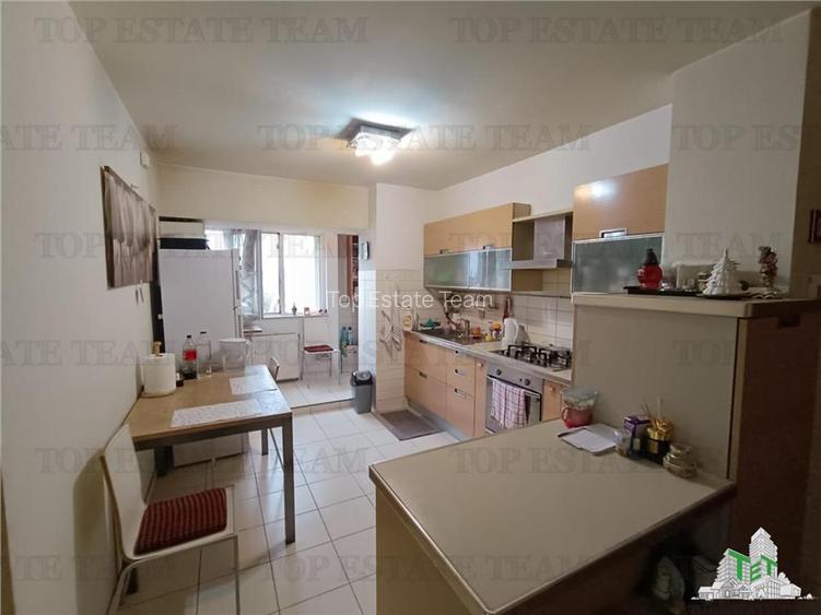 Vanzare apartament  3 camere Titulescu - 12