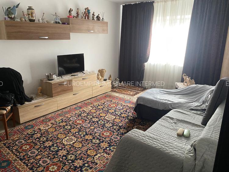 Apartament 2 camere decomandat , zona CET - 4