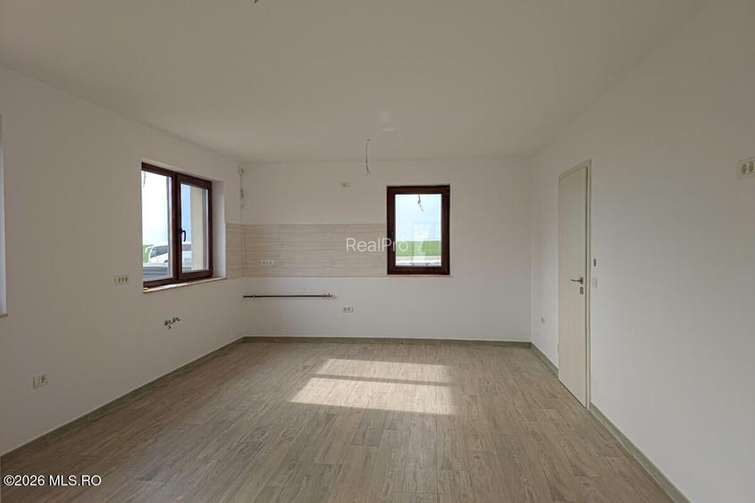 Giarmata - Casa P+1, 4 Dormitoare, 4 Bai, Garaj, Beci, Teren 556 Mp - 5