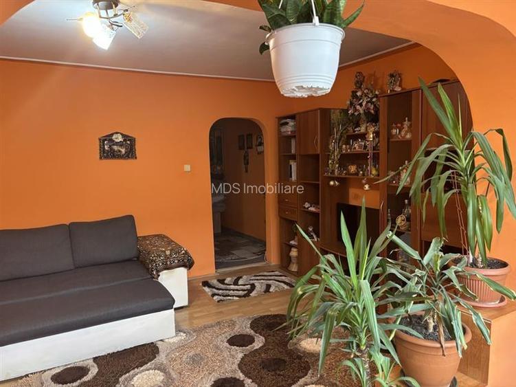 Decomandat cu centrala propie la et 3 linga AEM - 8