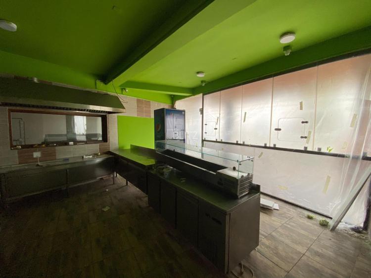 Spatiu comercial, 446 mp, teren 1307 mp, zona Romanești, posibilitate Rate - 2