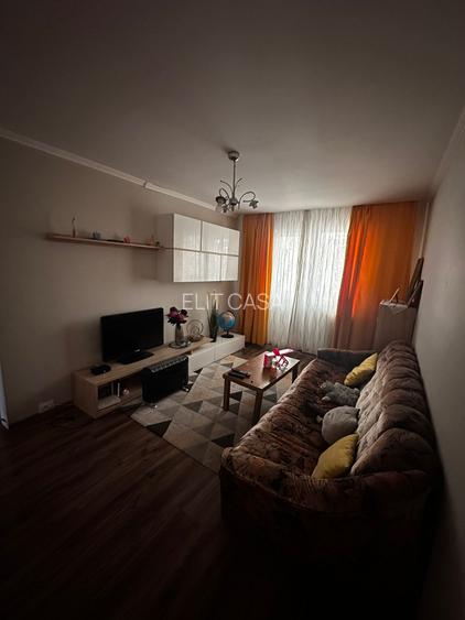 Apartament cu 3 camere, etaj 1/4, zona Alexandru cel Bun - 2