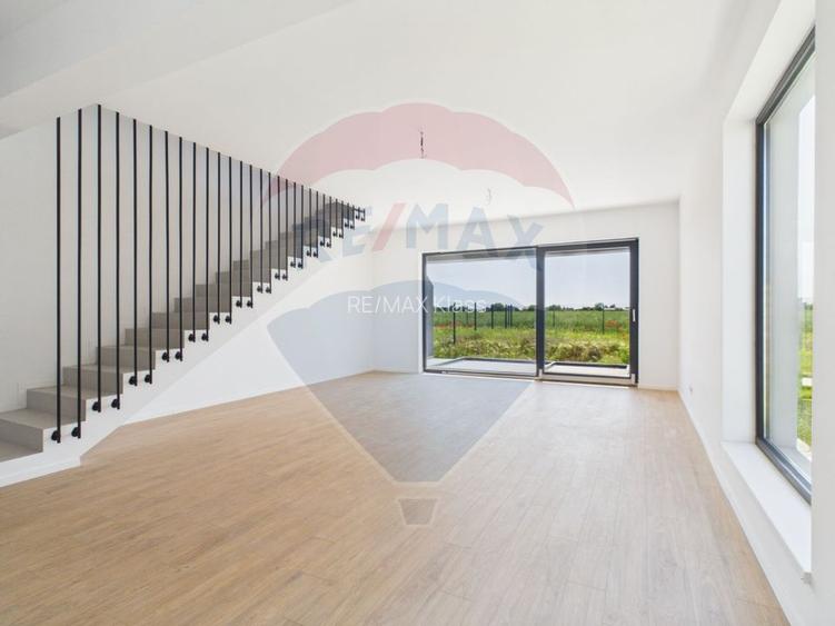Casa tip duplex cu 4 camere de vânzare in Balotesti - 2