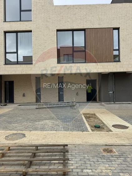 Casă / Vilă cu 4 camere de vânzare - 5