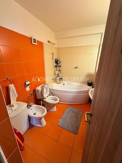 Apartament 3 camere de vanzare - zona Km 4-5 - 7