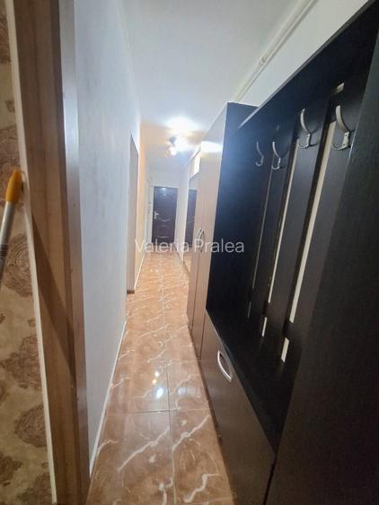 Închiriez apartament spatios cu 2 camere,parter,zona Calea Moldovei,parcare incl - 9