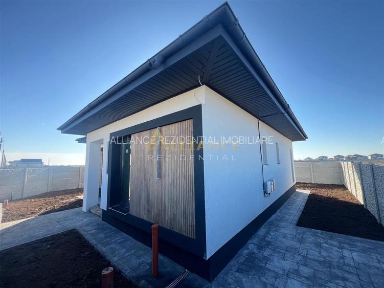 Casa individuala pe parter cu 4 camere // 2 bai // panouri 3 Kw - 4