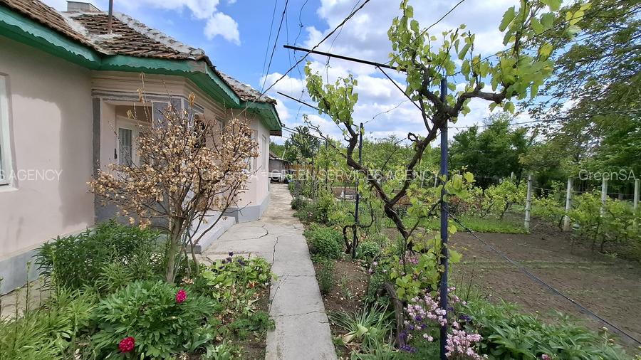 Casa paianta locuibila. Teren 1772 mp, desch. 30 ml. Asfalt, curent, apa, canal. - 3