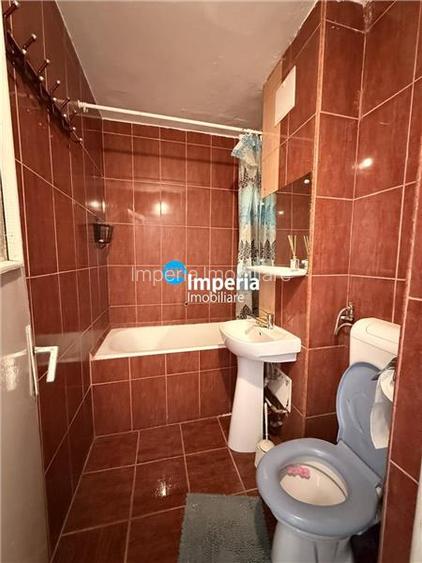 Inchiriez apartament 2 camere, semi - decomandat, zona Alexandru cel Bun - 4