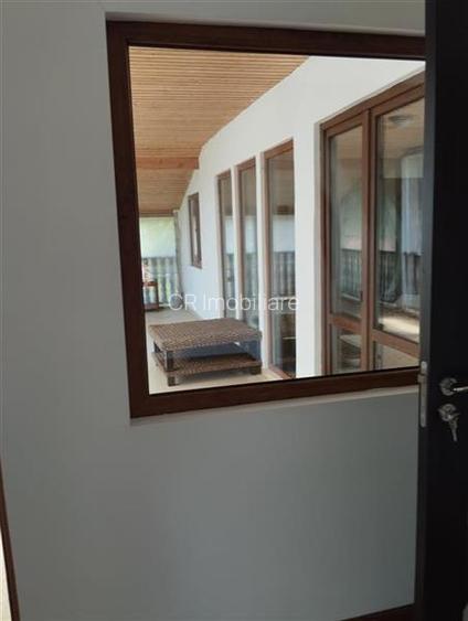 Vila de vanzare cu acces la padurea Izvorani in spatele casei si aproape de cent - 15