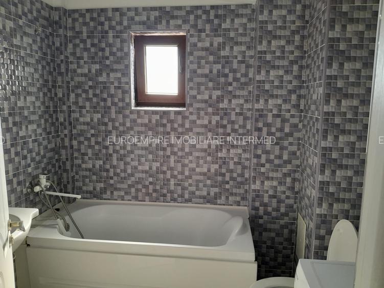 Apartament de închiriat cu 2 camere, situat în zona Km 5 - 6