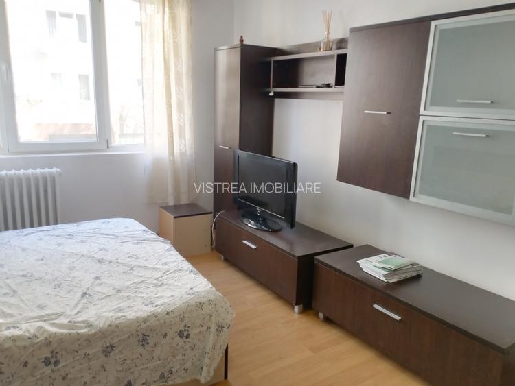 Garsoniera decomandata zona Dr. Taberei - str. Targu Neamt // Bloc reabilitat - 2