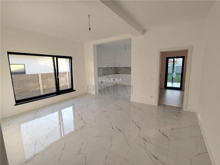 Duplex pe plan - teren generos - zona aproape de toate magazinele - 9