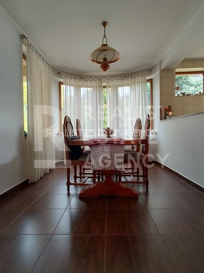 Vilă individuală 430 mp utili, teren 2.000 mp, panouri solare - 13