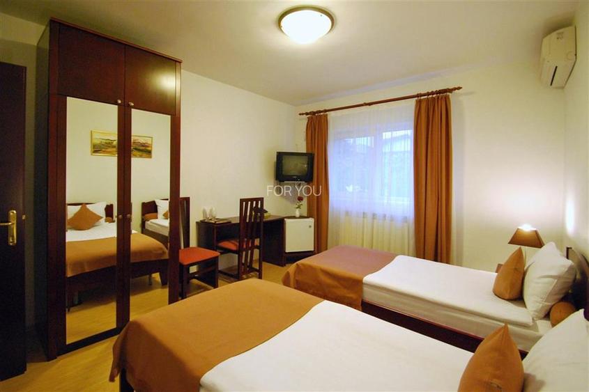 Pensiune, afacere la cheie, cu 10 camere la 10 minute de centru orasului - 12