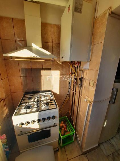 2 camere decomandat, zona Dacia, etaj 3/4 - 4