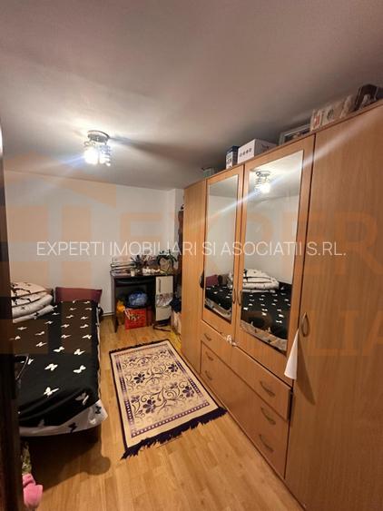 Casa de vanzare, 3 camere,  situata in zona CET - 4