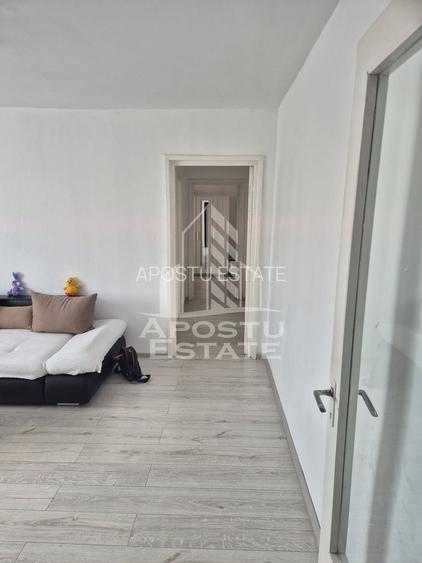 Apartament cu 3 camere,mobilat si utilat cu boxa,Bulevardul Cetatii - 7