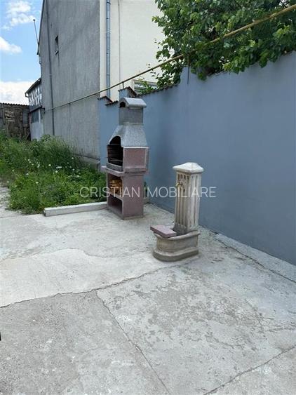 Casa zona centrala, 5 camere,  compusa din doua apartamente, chirpic si caramida - 32