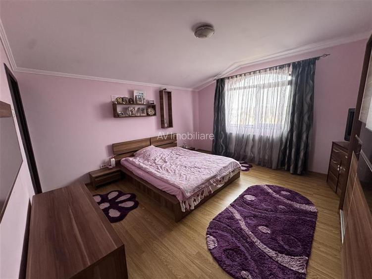 VANZARE VILA INDIVIDUALA MOBILATA UTILATA -10 CAMERE - TEREN 1000mp  CIOROGARLA - 28