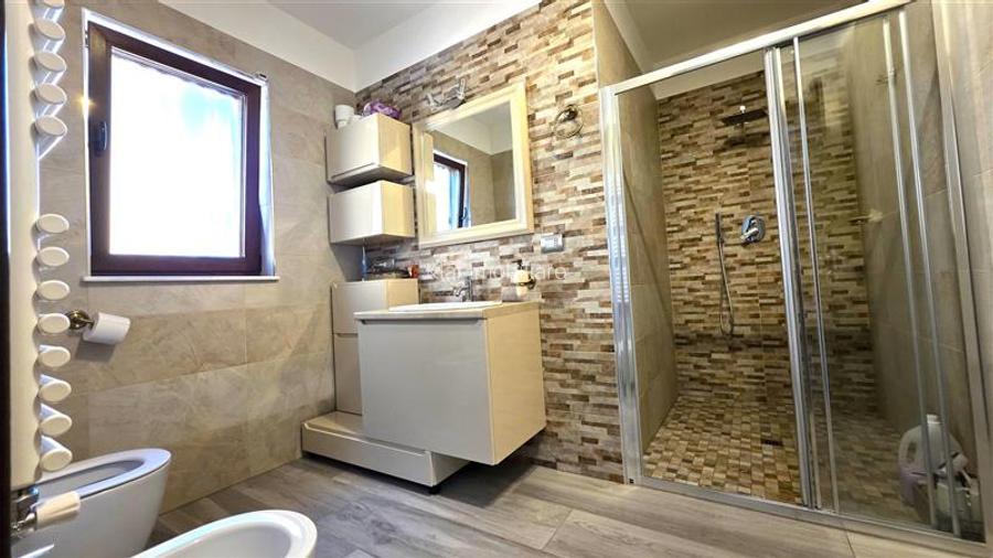 Muta-te direct in casa visurilor tale! Vila premium complet echipata in Someseni - 17