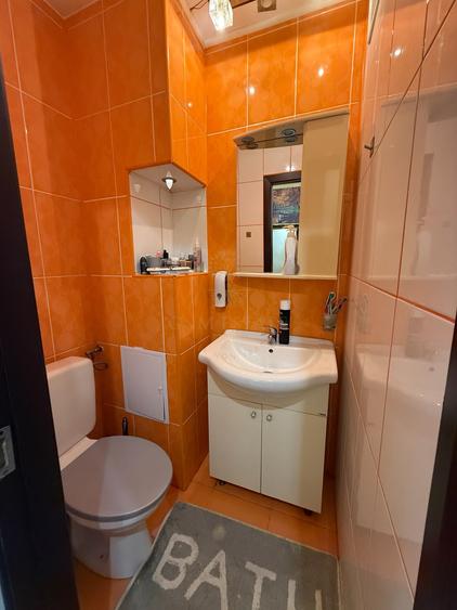 3 Camere Et.2/4 An constructie 1985 Zona Apusului - Metrou Gorjului