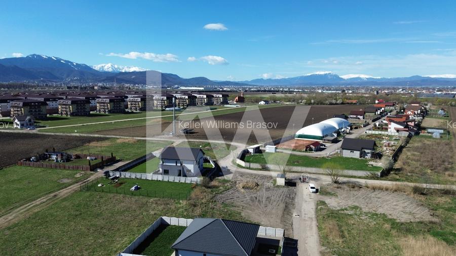 Teren intravilan construibil, utilități complete Str. Cetății - Comision 0 - 5