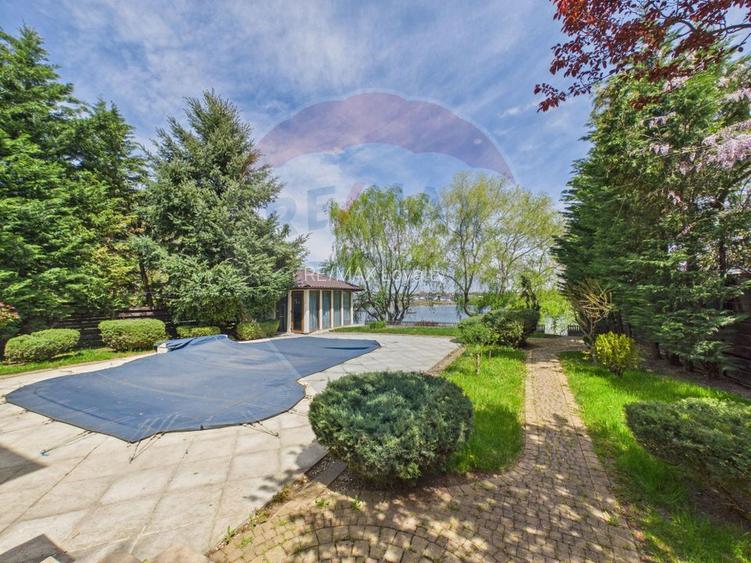 De vanzare Casă / Vilă cu 9 camere la lac cu piscina - 12
