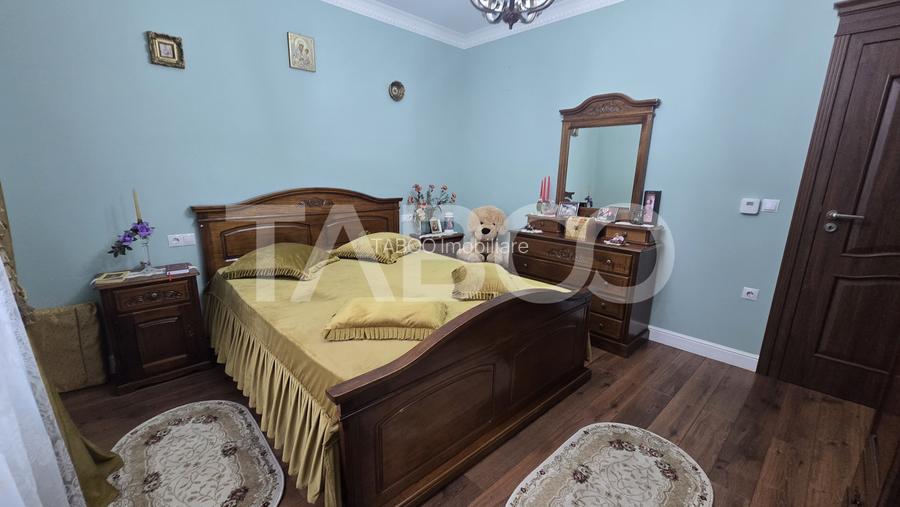 Casa individuala de vanzare 10 camere 691mp teren si garaj zona Lupeni - 6