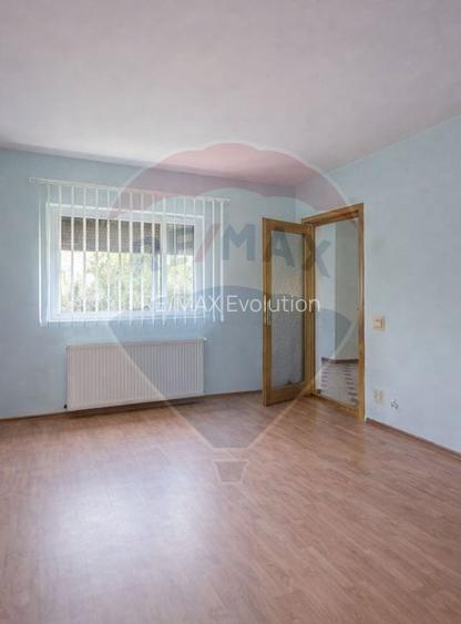 Vila rezidential/  gradina de vis/sera/ panouri/ Sanpetru! - 22