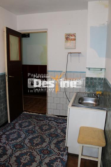 Apartament 3 camere decomandat de 61 mp 2 băi la parter cartier Favorit - Roman - 4