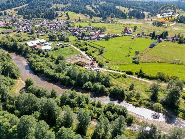 FILM! Context favorabil:Teren intravilan, 5.500mp, zona pitoreasca Comandau - 5