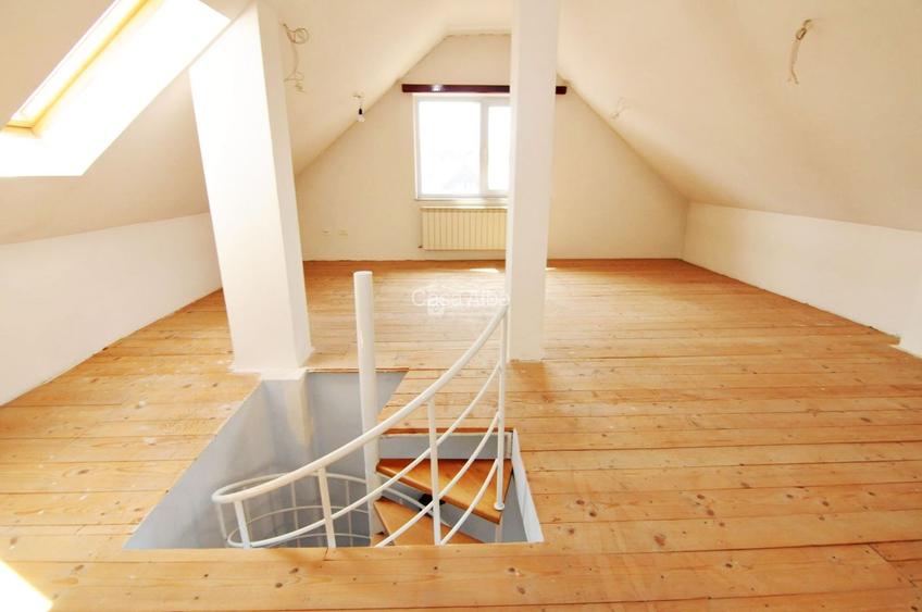 Centru, proprietate Parter + Etaj + Mansarda, disponibila imediat - 17