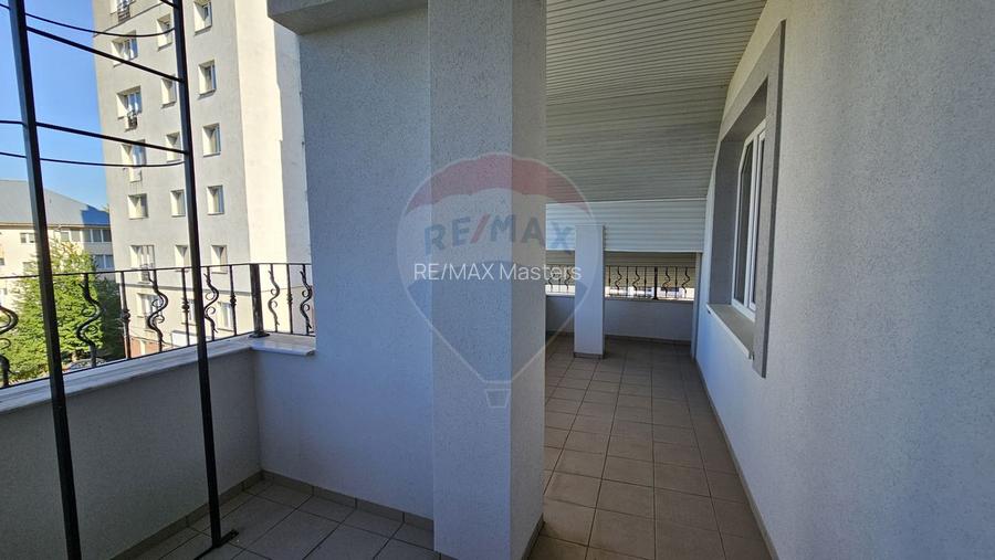 Casă / Vilă de lux cu 8 camere de vânzare in Obcini, Suceava - 56